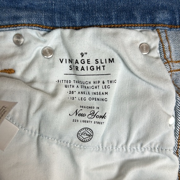 J Crew women’s Vintage Slim Straight mid-rise 9”Jean. Size 32/14 - Picture 5 of 7